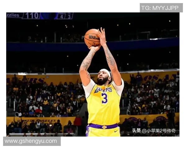 湖人队主场轰动!詹姆斯带伤砍下三双助球队逆转取胜
